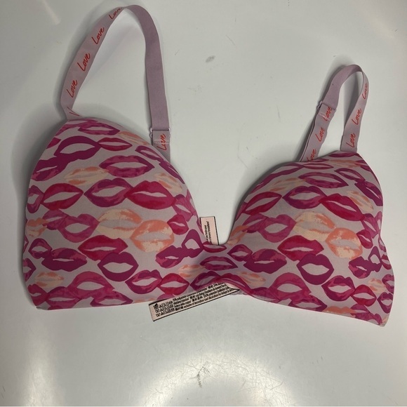 Victoria’s Secret T-shirt lightly lined wireless bra lips size 34C - Picture 1 of 5